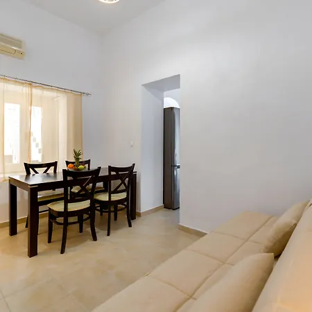 Apartment Iriana Suites *