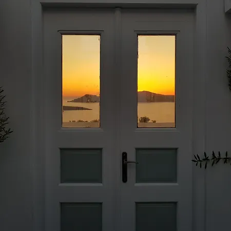 Iriana Suites Apartment *