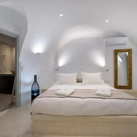 Iriana Suites *