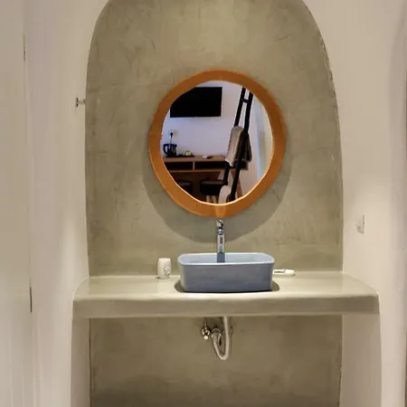 Iriana Suites *
