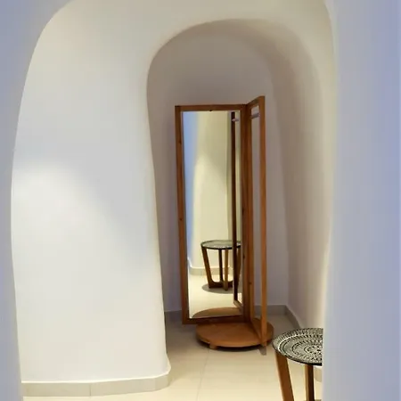 Iriana Suites *