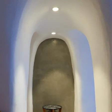 Iriana Suites Fira (Santorini)
