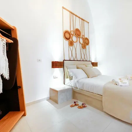 Iriana Suites *