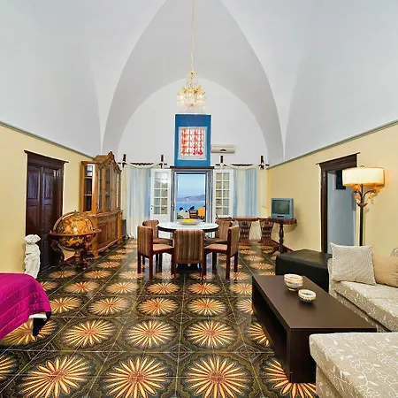 Iriana Suites *
